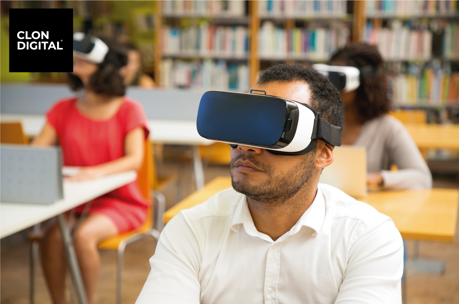 Un grupo de profesores aprende a usar la tecnología de Realidad Virtual