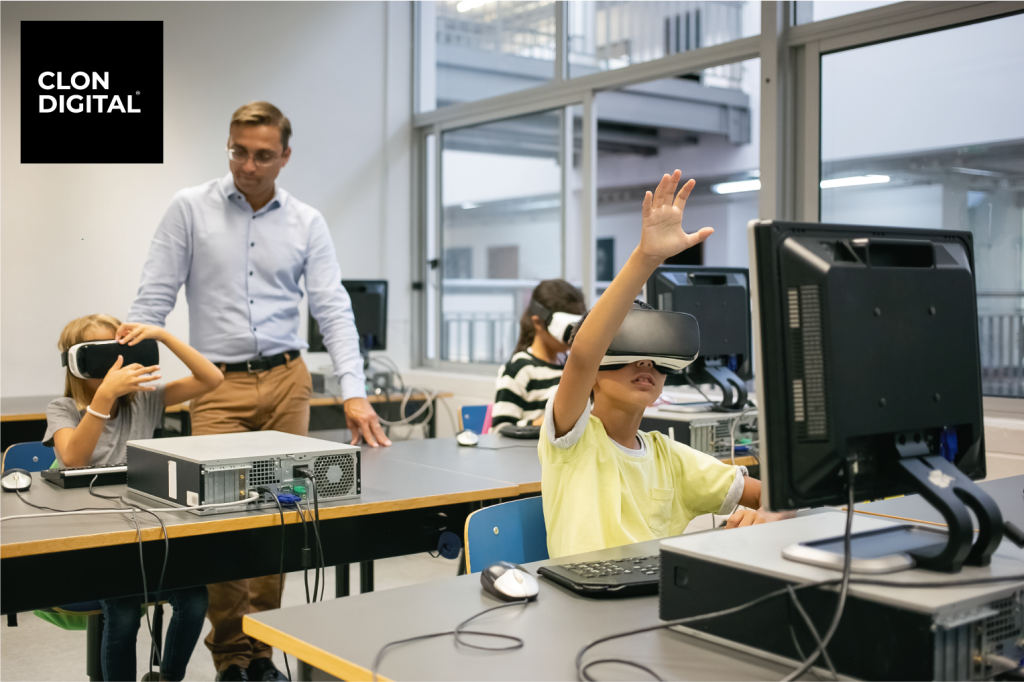 Grupo de alumnos con gafas de realidad virtual