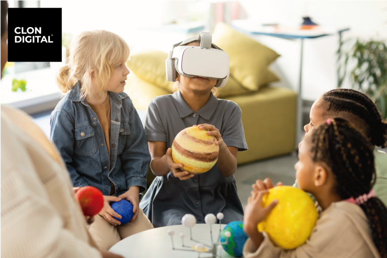 Varios alumnos aprenden el sistema solar gracias a la RV