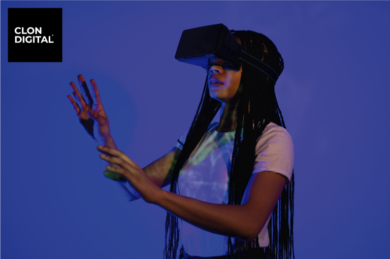 Chica con gafas de RV